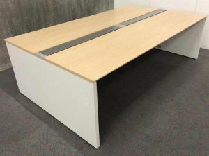 【関西倉庫入荷】■内田洋行　アルセナ　幅2400mm×奥行1400mm　■天板ナチュラル×脚ホワイト【4名様推奨サイズ！　印象柔らかいナチュラル天板のフリーアドレスデスク！】