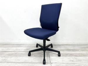 【長時間のデスクワークもランバーが快適にサポート！オフィスの定番チェア！起業や入替に！】■オカムラ（okamura）製　エスクードチェア (ESCUDO)　肘無し　ハイバックチェア　■ランバー付　■ダークブルー×ブラックシェル【AD】