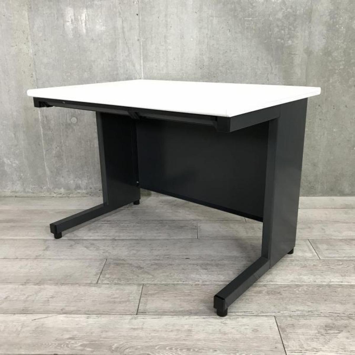 【西】【コンパクトで頑丈なオフィスデスク】ホワイト天板とブラック脚のコントラストがオシャレな平デスクが入荷！■PLUS（プラス）フラットライン　平机　■ホワイト×ブラック 【デスク】【机】【格安】【安い】【福岡オフィス家具】【福岡中古家具】【中古事務什器】
                        フラットライン
                                    中古
            