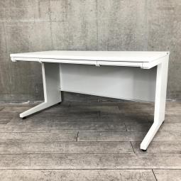 【ゆとりのワークスペースで上長席としてもオススメ！】■プラス（PLUS）製　USデスク　平机　引き出し付き　■W1400×D700×H720mm　■ホワイト