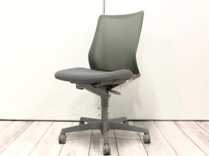 オカムラ/フルーエント/グレー/肘無しオフィスチェア 人気のメッシュに充実した機能でコスパ◎