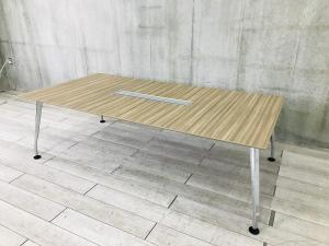 【「彩美」にして「細美」デザイン性抜群のスタイリッシュなミーティングテーブルが入荷！】■コクヨ(KOKUYO)製　サイビ(SAIBI)シリーズ　ミーティングテーブル　角テーブル　会議用　W2400㎜　■配線口　■天板：木目ナチュラル/4本脚：アルミポリッシュ