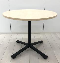 【木目デザインのカフェ風テーブル！】■コクヨ製　ミーティングテーブル　W900×H720mm　丸型　木目天板　ブラック脚 　■打合せ・リフレッシュスペースに！【KOKUYO　VIENA】【ABW】