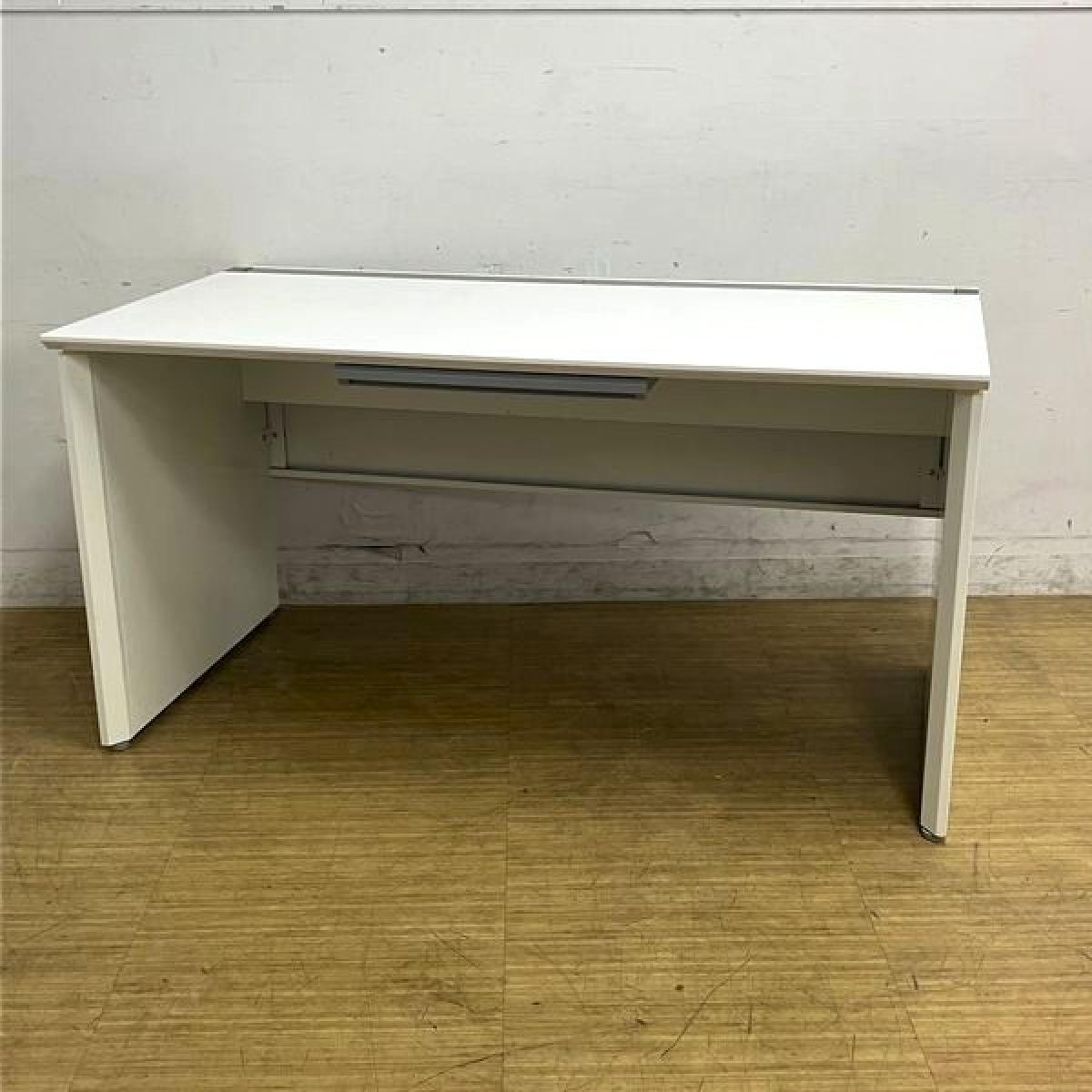 【ゆとりのあるワークスペースで作業効率アップ！】■オカムラ　プロユニットシリーズ　平デスク　W1400×D725×H720mm　ホワイト　パネル脚タイプ　※日焼け・キズ・割れ・欠けありのためお安く！【マネージャーデスク】【片面フリアド】
                        プロユニット
                                    中古
            