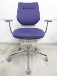 【無重力のような新感覚の座り心地！】■コクヨ　イングチェア　肘付　ディープパープル　背クッション　ポリッシュ脚【KOKUYO　ing】【ABW】