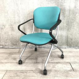 【平行スタックで省スペース！スタイリッシュなデザインで使いやすいミーティングチェア入荷！】■オカムラ(okamura)製　トーションライン(TORSION)シリーズ　ネスティングチェア　ミーティングチェア　 ■固定肘・キャスター付　■ブラックシェル【AD】