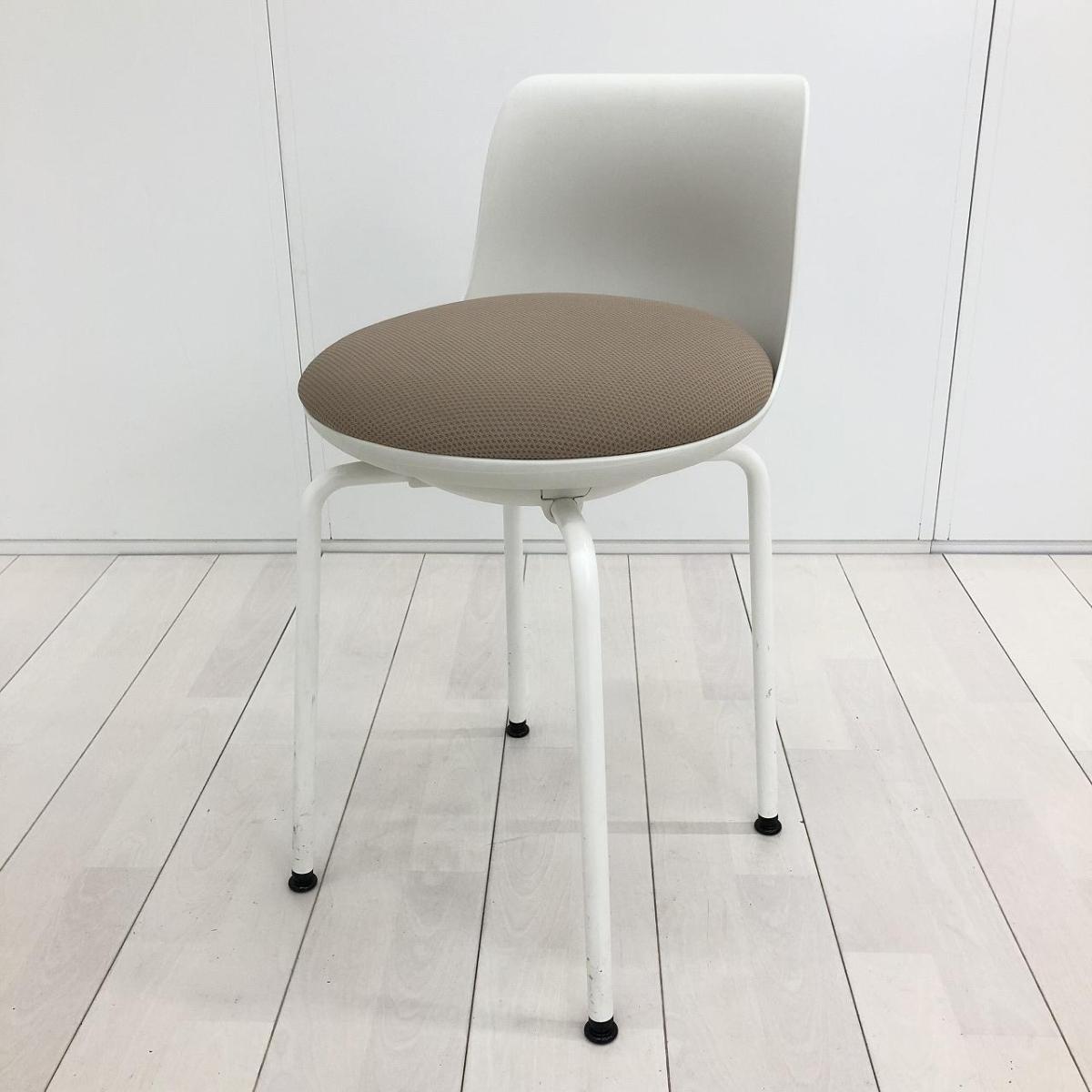 【デザイン性に優れた背もたれ付きスツール！】■オカムラ(okamura)製　ピルエット(pirouetto)シリーズ　ローチェア　スツール　■背もたれ付き　■座面：ベージュ　シェル：ホワイト
                        ピルエット
                                    中古
            