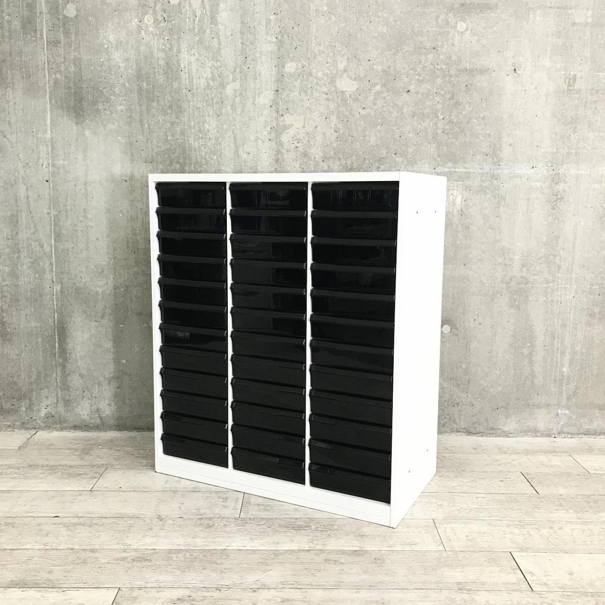 【クリスタルトレイ書庫！スモークトレーが特徴！】■内田洋行（UCHIDA）製　HSシリーズ　深型3列×深型12段　B4対応　■本体：ホワイト　天板：ホワイト　【弊社使用欄：A01052035】
                        HSシリーズ
                                    中古
            