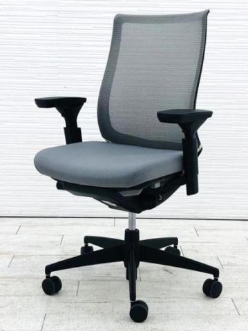 前傾から後傾まで様々な姿勢をサポート！ワンランク上の座り心地！使い勝手抜群のタイプ！
■コクヨ/ベゼル（Bezel）/ソフトグレー