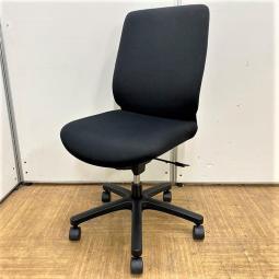 コンパクトで使い勝手抜群！国内メーカー製のコスパ抜群チェア！
■イトーキ/トルテ/ブラック