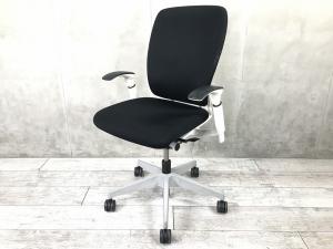 【背のハイ・ロー切替が出来る！体型に合わせて快適な座り心地を実現！】■イトーキ(ITOKI)製　フルゴ(fulgo)チェア　肘付　ハイバック　■可動肘　■ブラック×ホワイトシェル