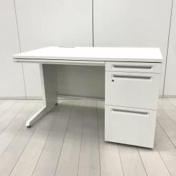 【収納も充実で使いやすい！幅1200㎜の定番人気サイズ】■オカムラ（okamura）製　アドバンスシリーズ　片袖机　W1200×D700㎜　■シリンダー錠　■ホワイト　オフィスバスターズ　水戸サテライト