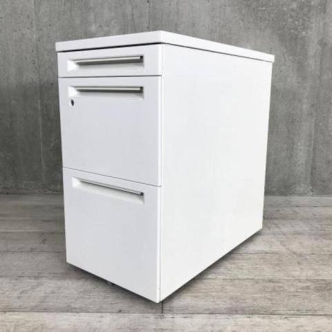 【中古】アドバンス  オカムラ（okamura） 脇机3段