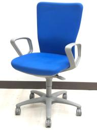 【スタンダードなデザインで座りやすい！】■オカムラ　カロッツァチェア　肘付　ブルー　■人間工学に基づいた快適シーティング！【Okamura　Carrozza】