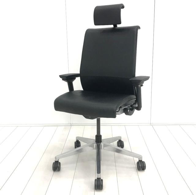 ☆人気のヘッドレスト付！【長時間作業にも適したワーキングチェア！】■スチールケース　シンクチェア　可動肘付　革張り　ブラック　■自動調整機能で快適な座り心地！【Steelcase　Think】★