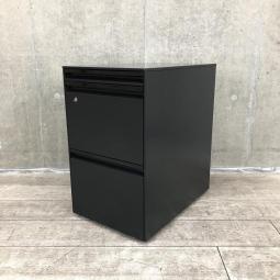 ■オカムラ（okamura）製　プロステージクレスト（PROSTAGE CREST）シリーズ　３段ワゴン　フリアド用ワゴン　H640㎜　■ブラック　■シリンダー錠【弊社使用欄：A01040635】