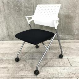 【在庫入替セール品】【数が揃います！】■コクヨ製/ピエガ/ミーティングチェア/ネスティング/キャスター付き　■ブラック座面×ホワイトフレーム　会議室に！