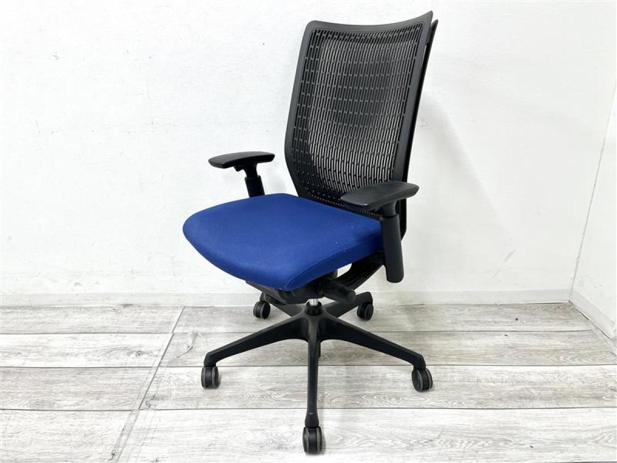 【定価約9万円】【可動肘付きブラックカラー人気商品OAチェア】■オカムラ製　ヴィスコンテ　肘付きOAチェア 　■背麺メッシュ
                        ヴィスコンテチェア
                                    中古
            