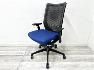 【定価約9万円】【可動肘付きブラックカラー人気商品OAチェア】■オカムラ製　ヴィスコンテ　肘付きOAチェア 　■背麺メッシュ