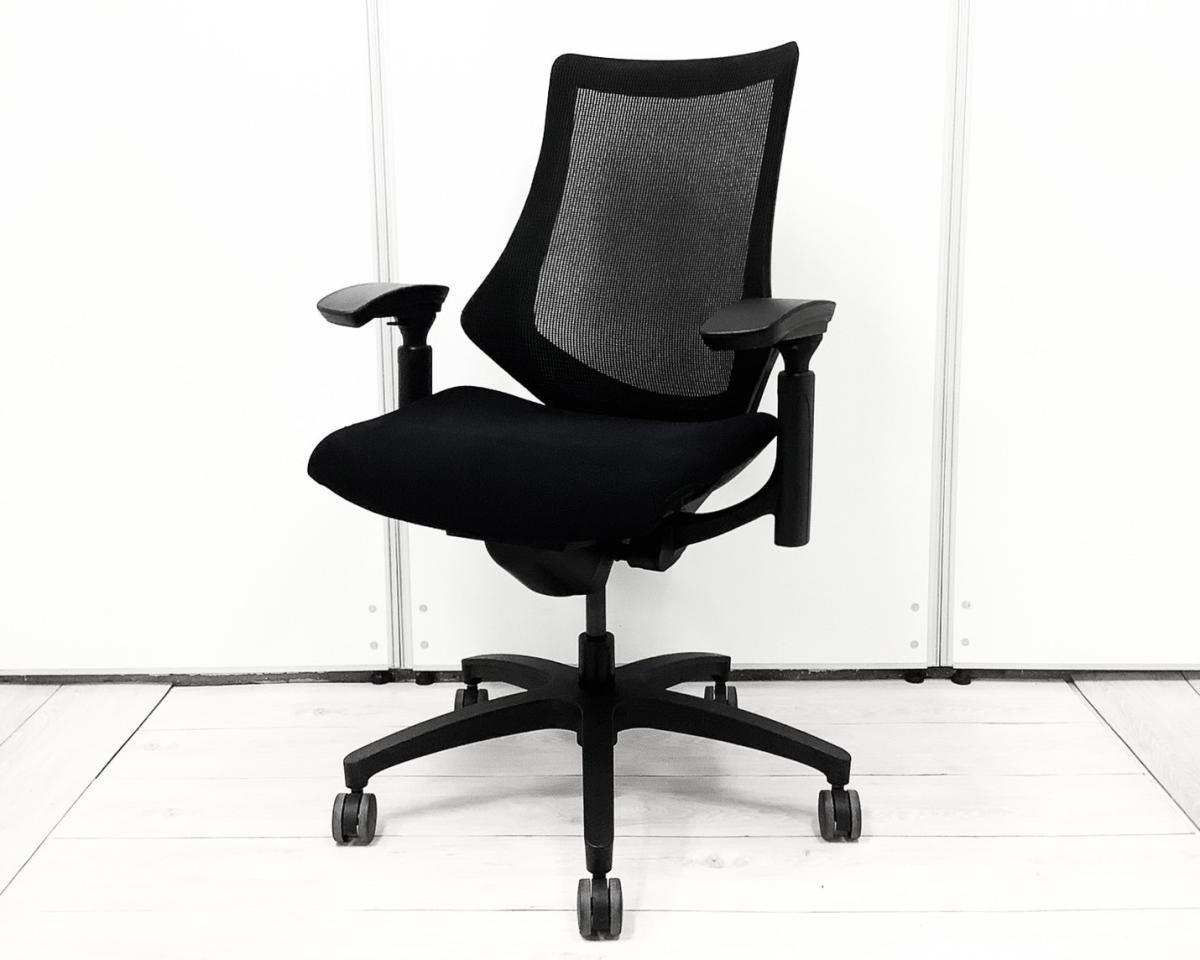 数がそろう！【スタイリッシュなデザインのメッシュチェア・姿勢の変化にフレキシブルに対応！】/オススメ(おすすめ) /人気商品【弊社使用欄：A01030995】■ハイバック肘付き　可動肘　メッシュバック　ブラック/イトーキ/エフ
                        エフメッシュ
                                    中古
            