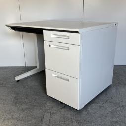 【在庫セール品・2台限定】【T2】■コクヨ（KOKUYO）製　アイエス（iS）シリーズ　片袖机　　W1000×D700㎜　■ホワイト　■シリンダー錠【省スペースのオフィスに最適！　コンパクトサイズの片袖机！　配線カバーも充実の高品質デスク！】