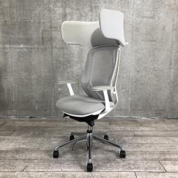 【在庫セール品・1脚限定】【T2】■オカムラ(okamura)製　シルフィ(Sylphy)　エクストラハイバック　■ライトグレー×ホワイトシェル　■背面メッシュ　■固定肘　■ハンガー付き　■ヘッドレスト(ワークヴェール)付き【大人気前傾チルト機能・ワークヴェール付き！　オカムラ製品で最も人気を集める高機能メッシュチェア！】