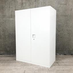 【オフィスの書類をスッキリ整理！取っ手がどの方向からでも開くマルチハンドルが人気！】■オカムラ（okamura）製　レクトラインシリーズ　ローキャビネット　両開き書庫　H1250㎜　■ホワイト　■シリンダー錠