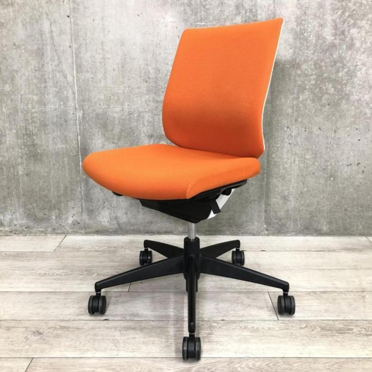 【人間工学に基づいた快適設計！】■コクヨ　ウィザード2チェア　オレンジ　タンジェリン　ホワイトシェル　■背骨のＳ字形状にジャストフィット！【KOKUYO　Wizard】
                        ウィザード2
                                    中古
            