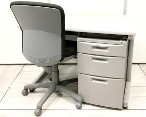 【セット商品（デスク×1台、ワゴン×1台、チェア×1脚）】【幅1000㎜のコンパクトタイプ！使い勝手の良い３段収納の疑似片袖机！】■イトーキ（ITOKI）製　CZNシリーズ　片袖机　■W1000㎜　■グレー　■シリンダー錠※横浜本店撮影画像