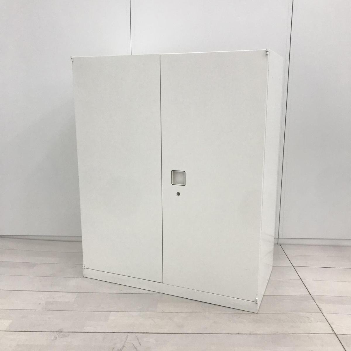 【オフィスの書類をスッキリ整理！　取っ手がどの方向からでも開くマルチハンドルが人気！】■オカムラ（okamura）製　レクトラインシリーズ　ローキャビネット　両開き書庫　W900×D450×H1100㎜　■ホワイト　■シリンダー錠
                        レクトライン
                                    中古
            