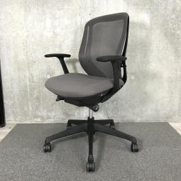 【2/10(火)入荷予定！】【前傾チルト機能付き】【オカムラ製品で最も人気を集める高機能メッシュチェア！】■オカムラ（okamura）製　シルフィ（Sylphy）チェア　ローバック肘付き　背面メッシュ　■固定肘　■ダークグレー×ブラックシェル