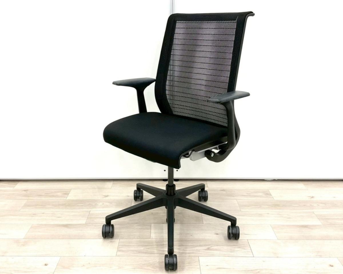 ■スチールケース(Steelcase)製　■シンク(think)チェア　■ブラック（black）　■肘付/固定肘　■背面/メッシュ　■樹脂脚　■ハイバック　■固定肘　■オススメ/人気/定番商品【弊社使用欄：A01056616】【KN】
                        シンクチェア（旧モデル）
                                    中古
            