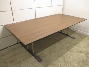 【オシャレなブラウンの天板が特徴的!】4名~6名様での利用がお勧め
オカムラ/インターレイス 4L311A6