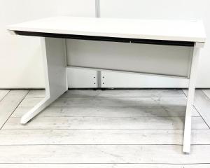 大人気の定番オフィスデスクがロット入荷！新規の購入はもちろん、レイアウト変更やご移転などの際に是非！
■イトーキ/CZR/ホワイト　横幅1200㎜×奥行700㎜×高さ720㎜