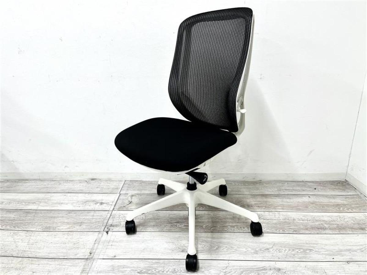 【定価約11万円】【前傾チルト機能付き！オカムラ製品で最も人気を集める高機能メッシュチェア！】■オカムラ(okamura)製　シルフィ(Sylphy)チェア　肘無ハイバック　背面メッシュ　■ブラック×ホワイトシェル
                        シルフィーメッシュ
                                    中古
            