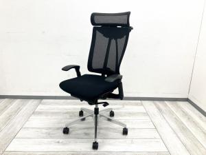 頭部まで支える快適メッシュチェア