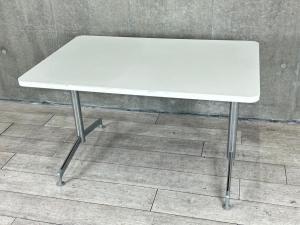 【2～４人用としてオススメなミーティングテーブル！スタンダードなデザインで使いやすい！】■コクヨ（KOKUYO）製　イートインシリーズ　ミーティングテーブル　W1200×D800×H700㎜　■ホワイト 【リフレッシュスペースにもフィット！】 オフィスバスターズ　水戸サテライト　水戸市、日立市、ひたちなか市、鹿嶋市、神栖市、牛久市、古河市、結城市、東海村、つくば市