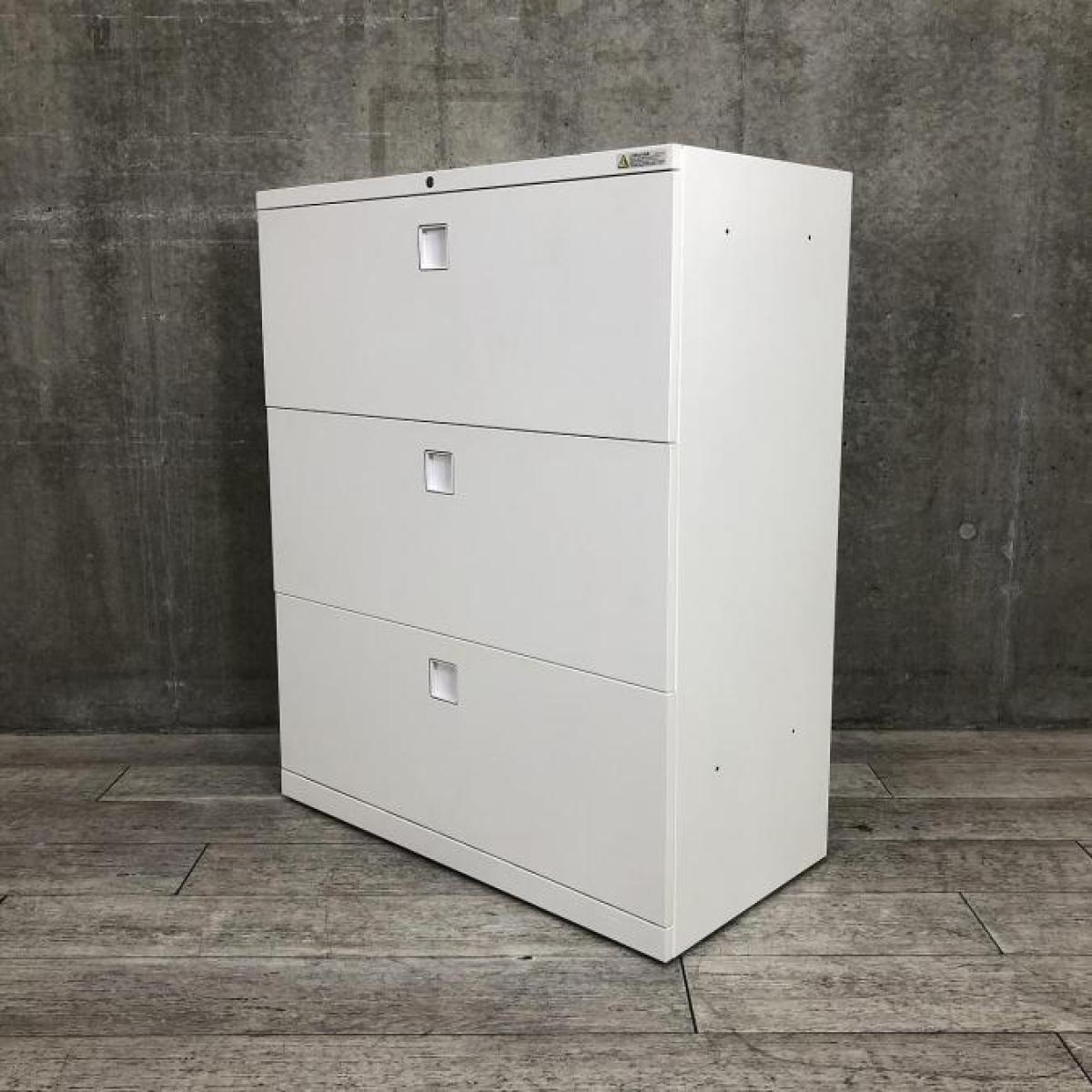 【定価約16万円】【人気の定番商品！３段ラテラル書庫の入荷です！】■オカムラ製　レクトライン　３段ラテラル書庫 　■ホワイト　■シリンダー錠
                        レクトライン
                                    中古
            