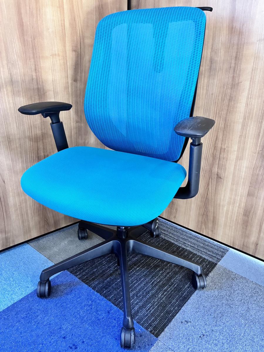 【前傾チルト機能付き】【オカムラ製品で最も人気を集める高機能メッシュチェア！】■オカムラ（okamura）製　シルフィ（Sylphy）チェア　肘付き　ハイバック　背面メッシュ　■可動肘・ハンガー付き　■ミディアムブルー ×ブラックシェル
                        シルフィーメッシュ
                                    中古
            