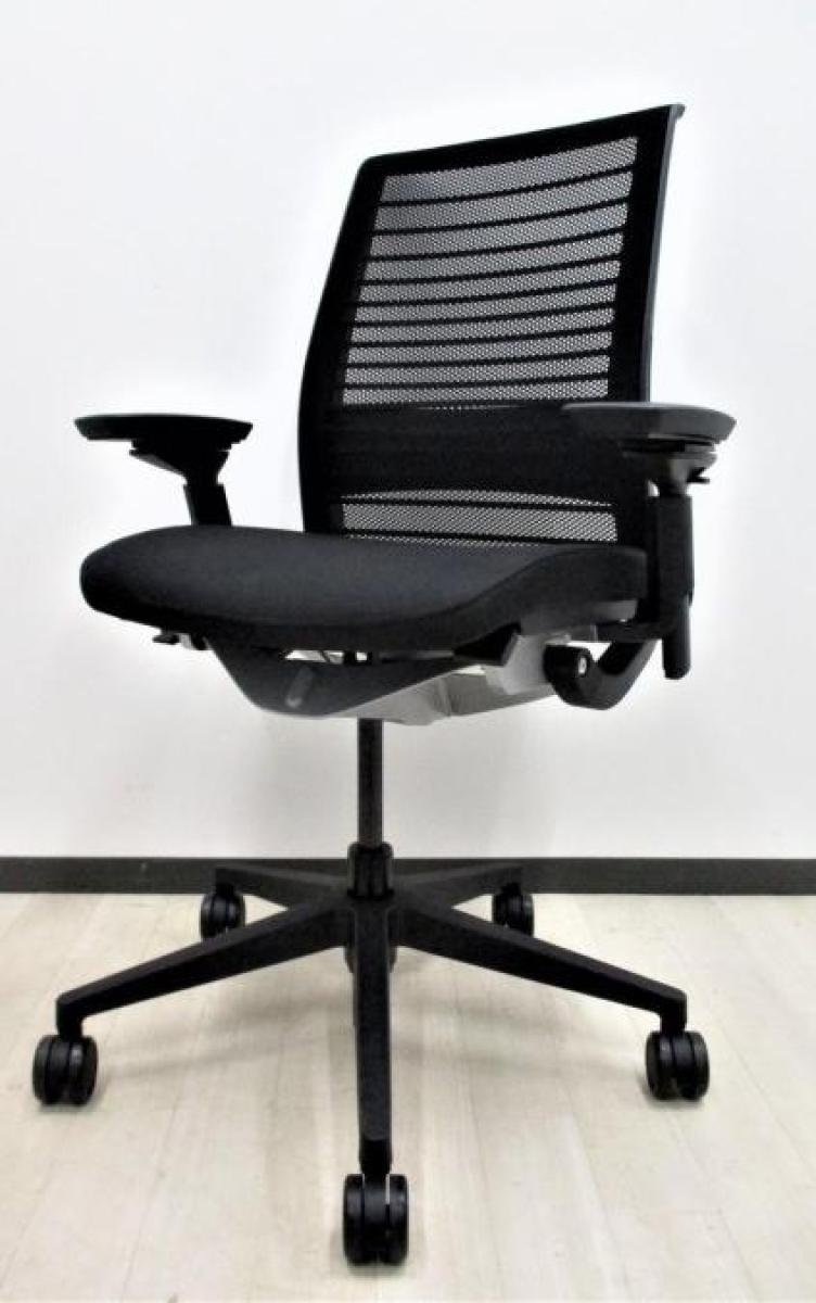 【長時間作業に適したワーキングチェア！】■スチールケース　シンクチェア　可動肘付　ブラック　3Dニット　ランバーサポート付　※肘に擦れあり★
                        シンクチェア（新モデル）
                                    中古
            