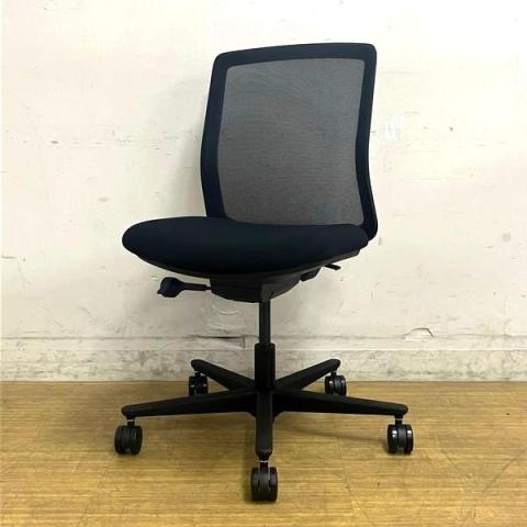 【在庫入替セール】内田洋行　カリッサ2　肘無しミドルバックチェア　メッシュ　背ブラック×座ブラック　コンパクトなデザインがおすすめポイント