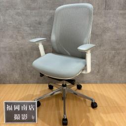 【南】オカムラ製の大人気オフィスチェア【シルフィー/ライトグレー色/可動肘付き仕様】が入荷しました！　＊良品を格安で！「オフィスバスターズ福岡南店」は、福岡を拠点として、全国へ中古オフィス用品・オフィス家具を提供しております。