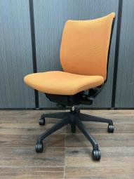 【在庫入れ替えSALE】■ばっちりコスパ高！　■目が覚めるフレッシュなオレンジカラー！　■okamura（オカムラ）製　ヴィスコンテ（Visconte）チェア　■肘無し　ローバックタイプ　■色：オレンジ