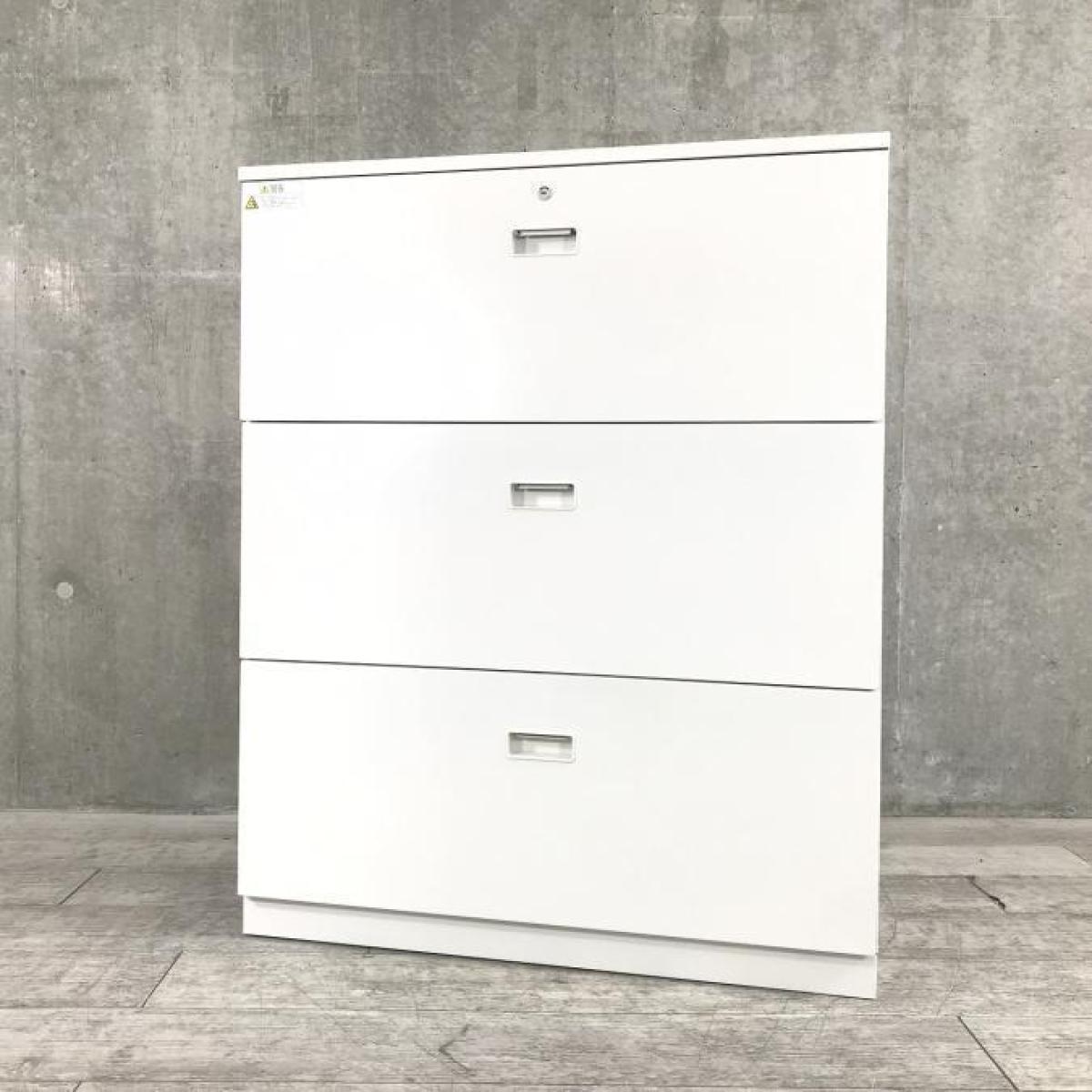 【A4ファイルも沢山収納可能！人気シリーズの引き出し式３段ラテラル書庫！】■イトーキ（ITOKI）製　シンライン (THIN LINE)シリーズ　3段ラテラル書庫　ローキャビネット　■ホワイト/天板付　■シリンダー錠 オフィスバスターズ　水戸サテライト　水戸市、日立市、ひたちなか市、鹿嶋市、神栖市、牛久市、古河市、結城市、東海村、つくば市
                        シンライン
                                    中古
            