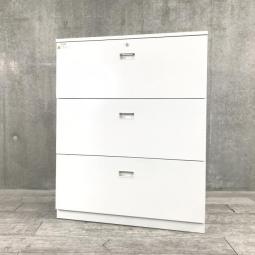 【A4ファイルも沢山収納可能！人気シリーズの引き出し式３段ラテラル書庫！】■イトーキ（ITOKI）製　シンライン (THIN LINE)シリーズ　3段ラテラル書庫　ローキャビネット　■ホワイト/天板付　■シリンダー錠 オフィスバスターズ　水戸サテライト　水戸市、日立市、ひたちなか市、鹿嶋市、神栖市、牛久市、古河市、結城市、東海村、つくば市