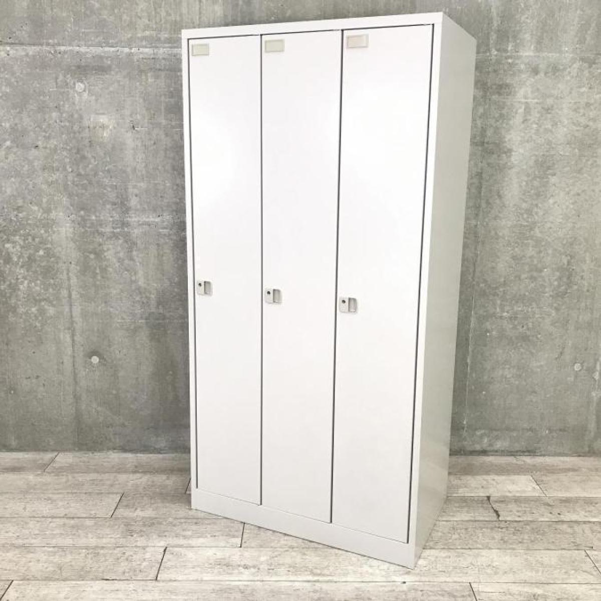 【ゆとりのある収納！スペース衣類や個人の荷物・貴重品の管理にオススメ！】/オススメ(おすすめ) /人気商品【弊社使用欄：A01057838】■イトーキ（ITOKI）製　L型ロッカーシリーズ　3人用更衣ロッカー　縦型　W900×D515㎜　■シリンダー錠　■ホワイトグレー
                        L型
                                    中古
            