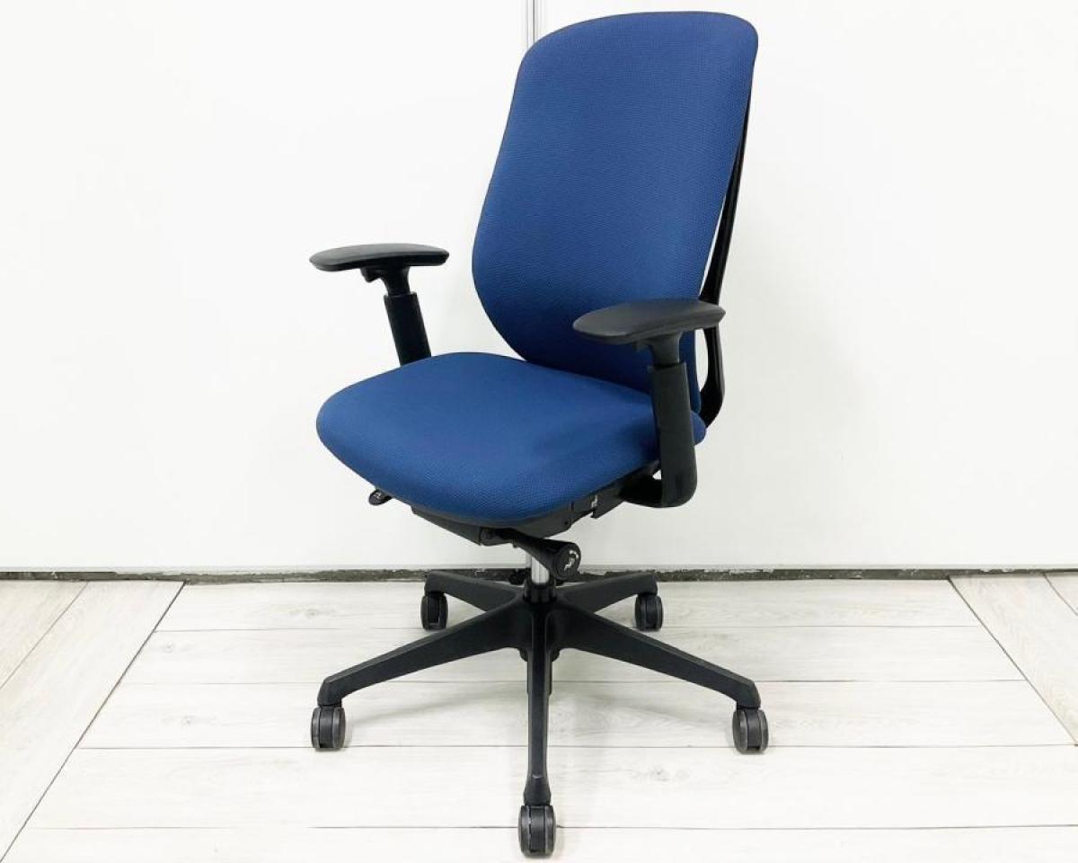 大人気シリーズ入荷！長時間作業に最適な高機能！包み込まれるクッション仕様！
 ■オカムラ/シルフィーメッシュ/ブルー　可動肘付き
                        シルフィー
                                    中古
            