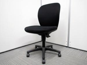 オフィスに求められる基本性能を備え、コスパにも優れたベーシックチェア！王道のオフィスチェア！シンプルなデザインで使いやすい！
■イトーキ/リエット/ブラック