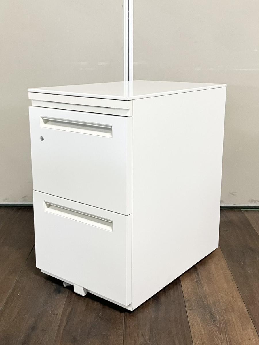 平机・フリーアドレスデスクにおすすめ！使い勝手抜群の人気デスク下3段キャビネット！
■ウチダ/STワゴンシリーズ/ホワイト　3段フリアド用ワゴン　キャスター付　シリンダー錠
                        STワゴンシリーズ
                                    中古
            