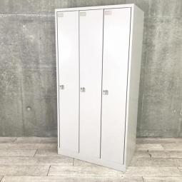 【3台入荷】【ゆとりのある収納！スペース衣類や個人の荷物・貴重品の管理にオススメ！】■イトーキ（ITOKI）製　L型ロッカーシリーズ　3人用更衣ロッカー　縦型　W900×D515㎜　■シリンダー錠　■ホワイトグレー